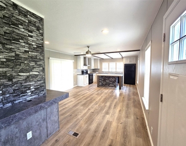 215 Buffalo Way - Photo Thumbnail 11