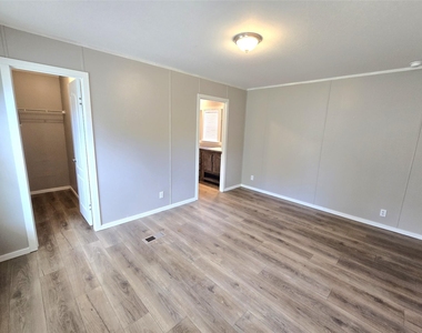 215 Buffalo Way - Photo Thumbnail 5
