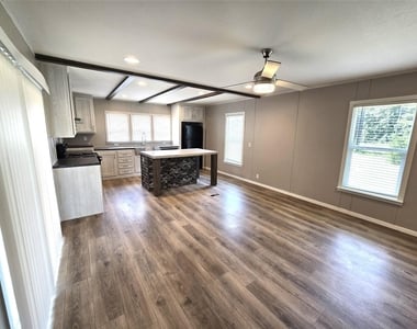 215 Buffalo Way - Photo Thumbnail 13