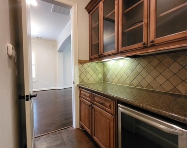 8811 Van Allen Drive - Photo Thumbnail 16