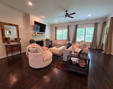 8811 Van Allen Drive - Photo Thumbnail 8