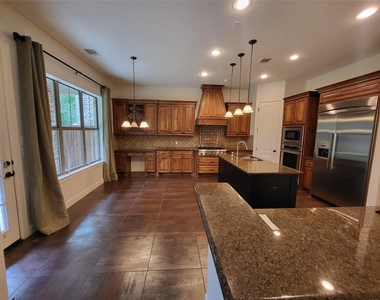 8811 Van Allen Drive - Photo Thumbnail 12
