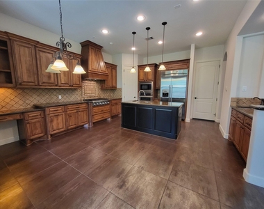 8811 Van Allen Drive - Photo Thumbnail 15