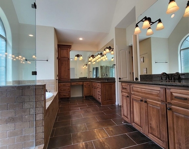 8811 Van Allen Drive - Photo Thumbnail 23