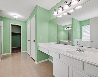 16102 Flatridge Court - Photo Thumbnail 25