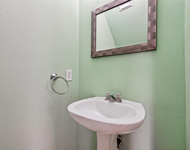 16102 Flatridge Court - Photo Thumbnail 21