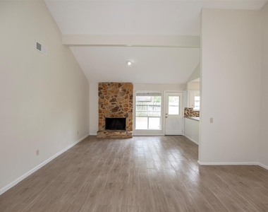 15106 Silverman Street - Photo Thumbnail 9