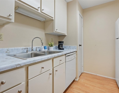 7950 N Stadium Drive - Photo Thumbnail 10