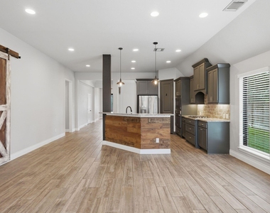 103 Boarsmen Court - Photo Thumbnail 16