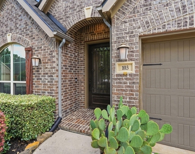 103 Boarsmen Court - Photo Thumbnail 3