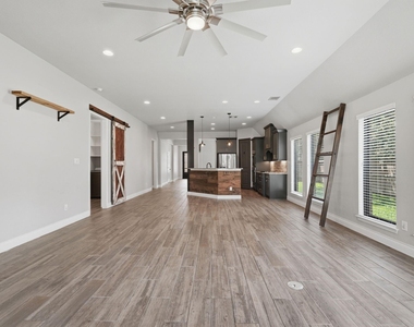 103 Boarsmen Court - Photo Thumbnail 14