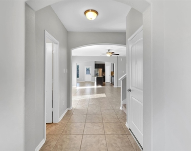 5407 Baronet Drive - Photo Thumbnail 3