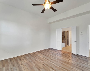 5407 Baronet Drive - Photo Thumbnail 16