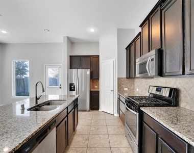 5407 Baronet Drive - Photo Thumbnail 14