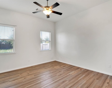5407 Baronet Drive - Photo Thumbnail 15