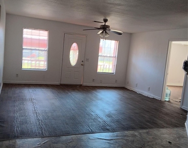 21427 North Street - Photo Thumbnail 5