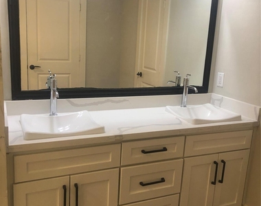 5514 Larkin Street - Photo Thumbnail 4
