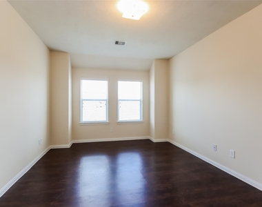 2411 Sailors Way - Photo Thumbnail 5