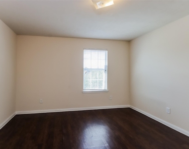 2411 Sailors Way - Photo Thumbnail 9