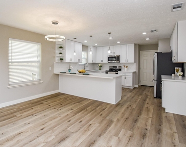 2835 Colony - Photo Thumbnail 4