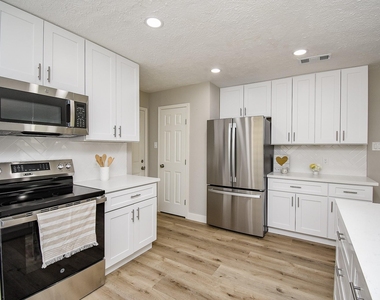2835 Colony - Photo Thumbnail 11