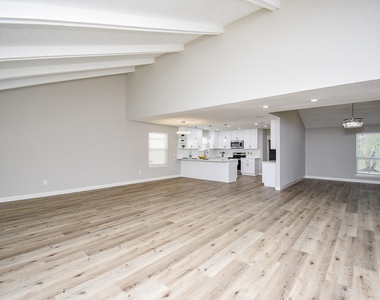 2835 Colony - Photo Thumbnail 1
