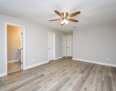 2835 Colony - Photo Thumbnail 16