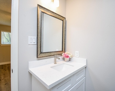2835 Colony - Photo Thumbnail 22