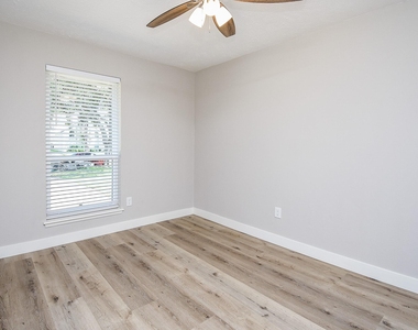 2835 Colony - Photo Thumbnail 24