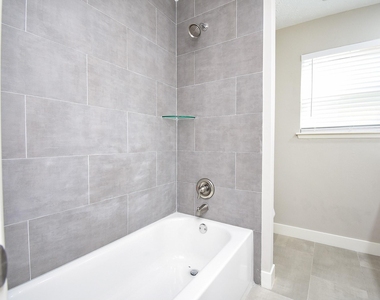 2835 Colony - Photo Thumbnail 26
