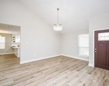 2835 Colony - Photo Thumbnail 13
