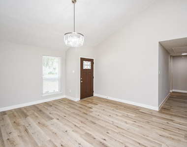 2835 Colony - Photo Thumbnail 14