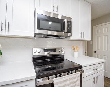 2835 Colony - Photo Thumbnail 9