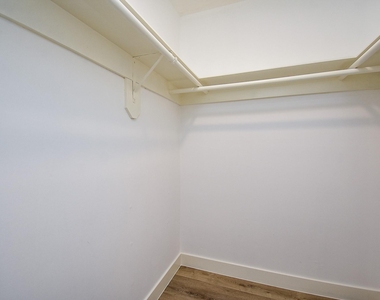 2835 Colony - Photo Thumbnail 17