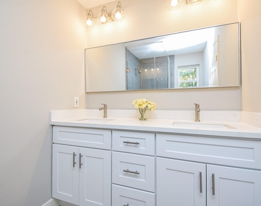 2835 Colony - Photo Thumbnail 19