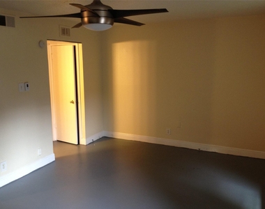 710 Colquitt Street - Photo Thumbnail 5