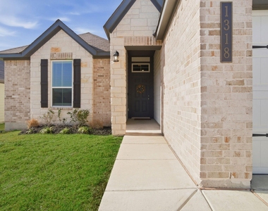 1318 Kingsgate Drive - Photo Thumbnail 3