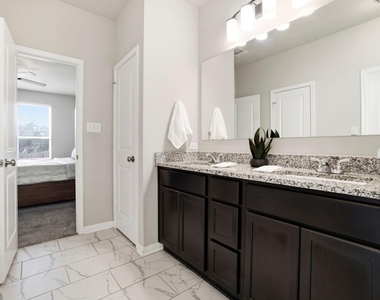 1318 Kingsgate Drive - Photo Thumbnail 24