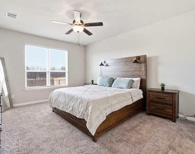 1318 Kingsgate Drive - Photo Thumbnail 19