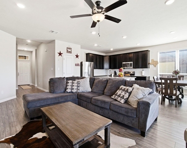1318 Kingsgate Drive - Photo Thumbnail 11