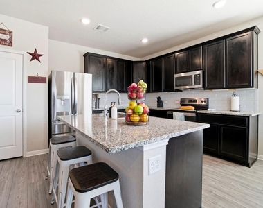 1318 Kingsgate Drive - Photo Thumbnail 4