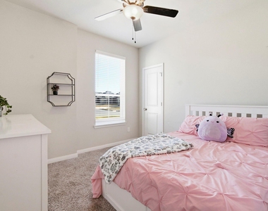 1318 Kingsgate Drive - Photo Thumbnail 15