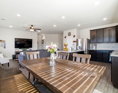1318 Kingsgate Drive - Photo Thumbnail 9