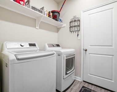1318 Kingsgate Drive - Photo Thumbnail 25