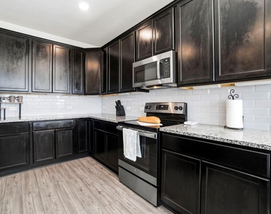 1318 Kingsgate Drive - Photo Thumbnail 6