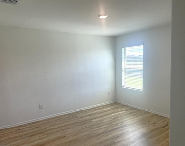 405 Maple Bend Lane - Photo Thumbnail 5