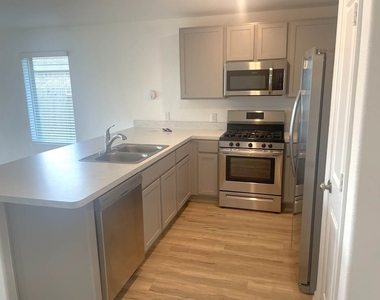 405 Maple Bend Lane - Photo Thumbnail 3
