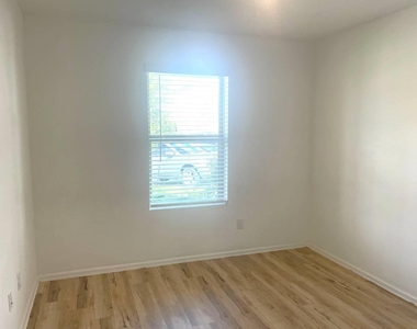 405 Maple Bend Lane - Photo Thumbnail 4