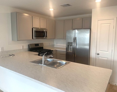 405 Maple Bend Lane - Photo Thumbnail 2