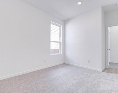 27410 Sweetwater Bay Drive - Photo Thumbnail 30